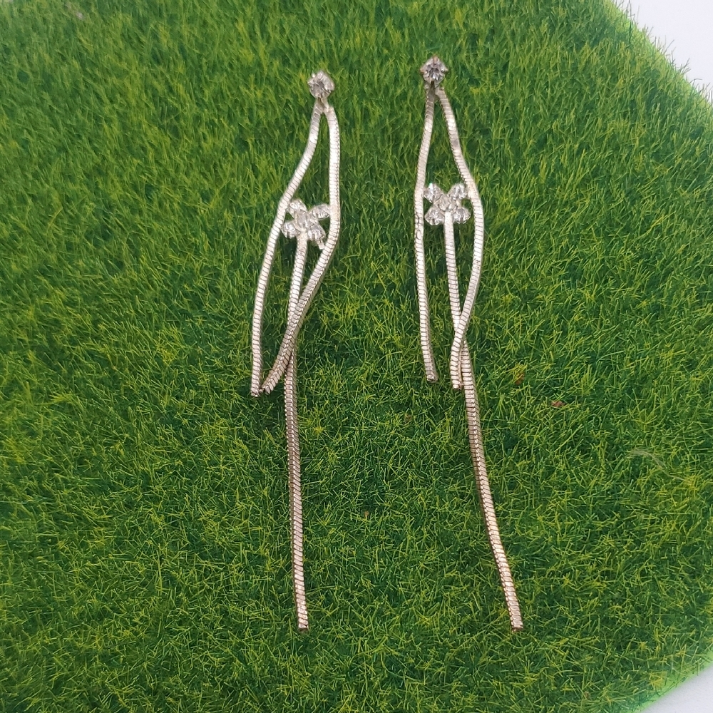 Elegant Silver Tone Flower Drop Earrings - Silver E324